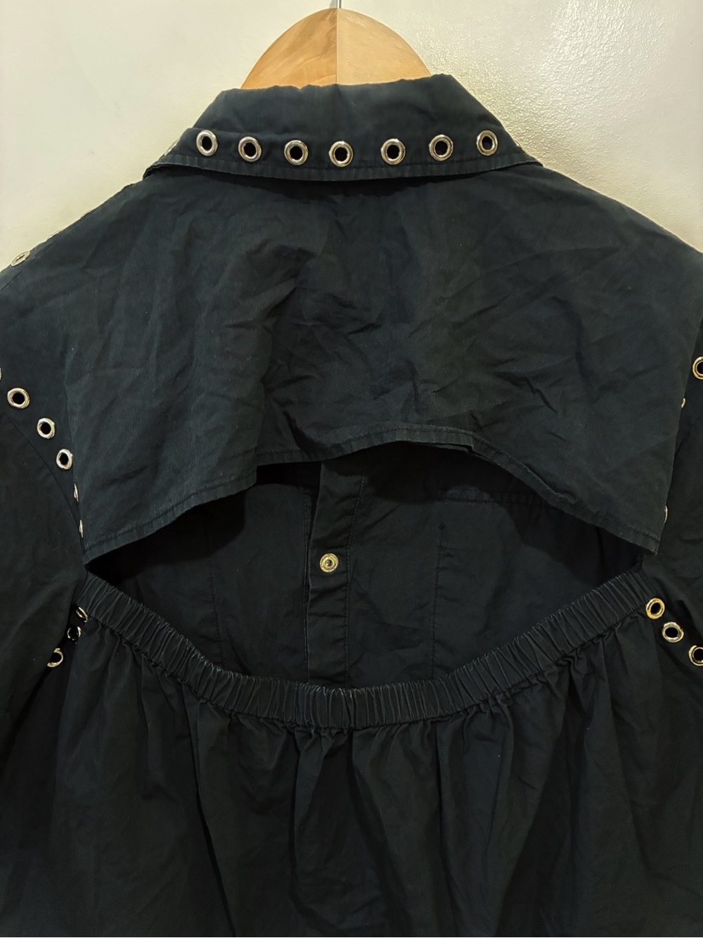 Kate Hewko Short Sleeve Grommet Crop Top Open Back Eyelet Shirt Size XS Black - Picture 6 of 8